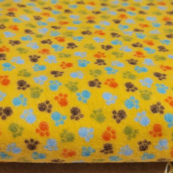 Yellow Cotton Fabric Small Paw Print Pattern 38"x38" Sewing Craft Material Soft - Picture 5 of 7